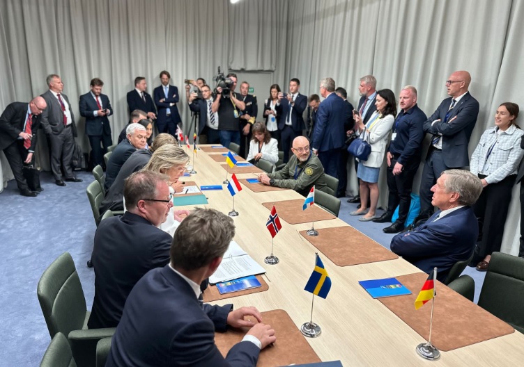 Резніков: коаліцію з навчання українських пілотів F-16 створено, до неї увійдуть 11 країн